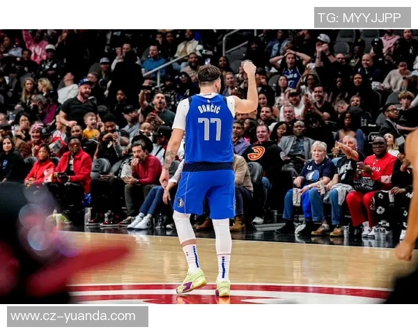 东契奇狂砍73分刷新现役最高分纪录独行侠终结太阳连胜势头